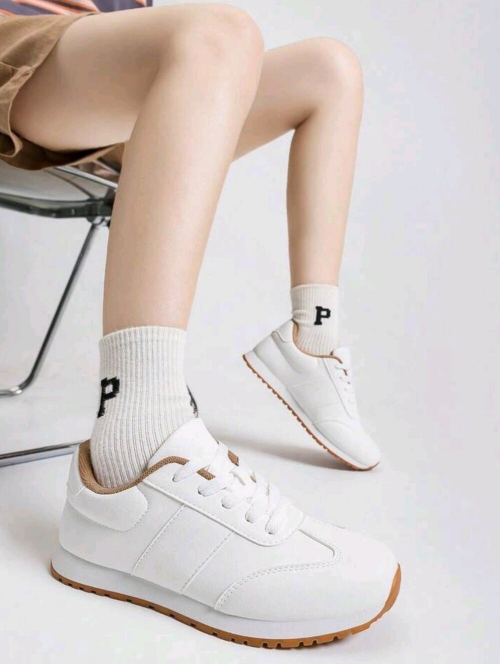 Woman Retro Fashion Sneakers White Casual Lace Up Women’s Size 8 Activewear